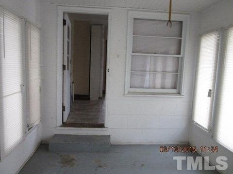 207 E Oak St E, Selma, NC 27576 photo 17