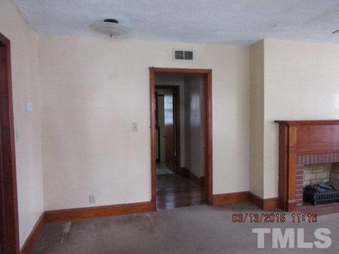 207 E Oak St E, Selma, NC 27576 photo 4
