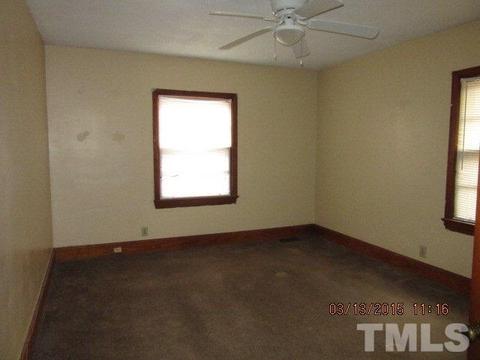 207 E Oak St E, Selma, NC 27576 photo 9