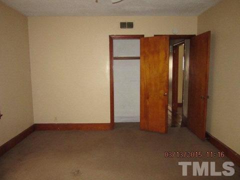 207 E Oak St E, Selma, NC 27576 photo 10