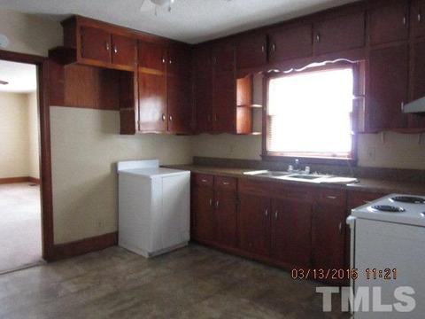 207 E Oak St E, Selma, NC 27576 photo 7