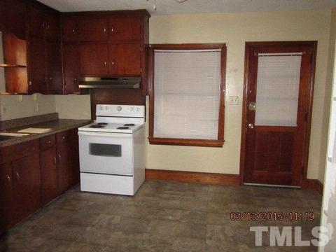 207 E Oak St E, Selma, NC 27576 photo 5
