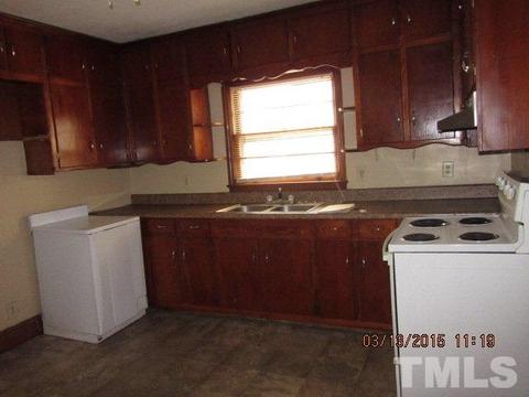 207 E Oak St E, Selma, NC 27576 photo 6
