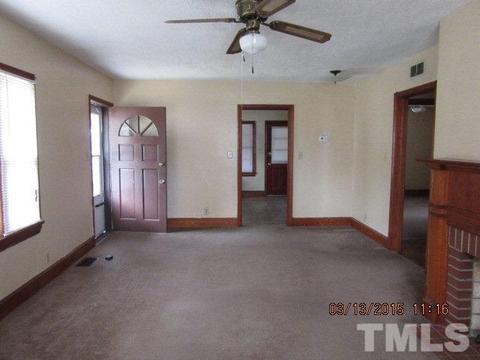207 E Oak St E, Selma, NC 27576 photo 2