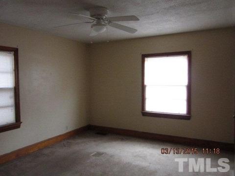 207 E Oak St E, Selma, NC 27576 photo 15