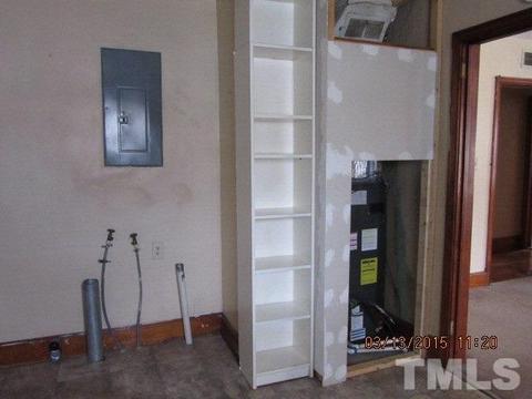207 E Oak St E, Selma, NC 27576 photo 8