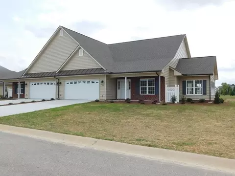 79 Glenfield Dr, Dunn, NC 28334 photo 2