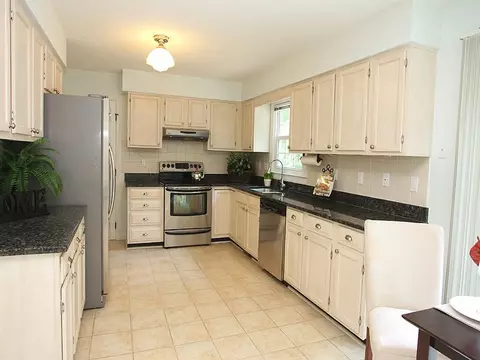 4 Swallows Ridge Ct, Durham, NC 27713 photo 6