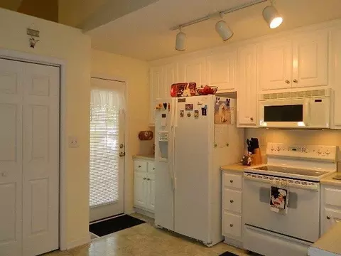 121 Walton Cir, Benson, NC 27504 photo 7