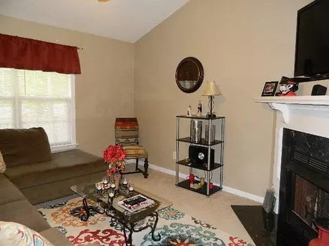 121 Walton Cir, Benson, NC 27504 photo 4