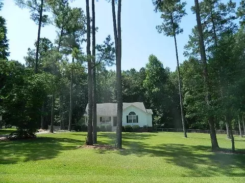 121 Walton Cir, Benson, NC 27504 photo 2