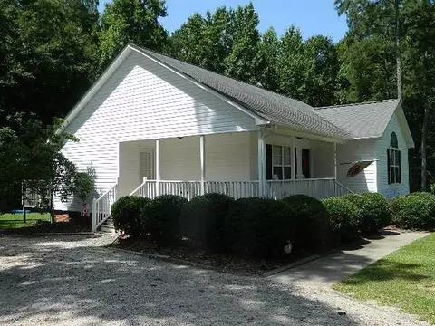 121 Walton Cir, Benson, NC 27504 photo 3