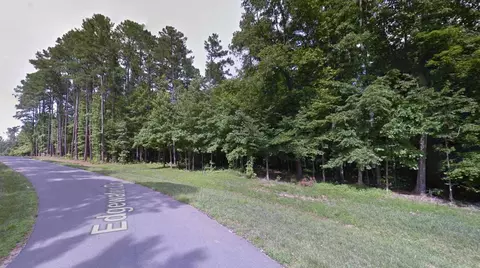 933 Edgewater Dr, Garner, NC photo 1
