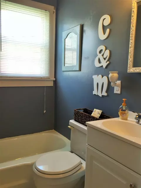 403 E Holmes St, Benson, NC 27504 photo 21