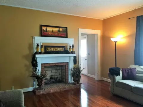 403 E Holmes St, Benson, NC 27504 photo 8