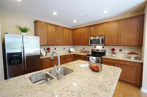 2404 Pear Tree Ln, Durham, NC 27703 photo 7