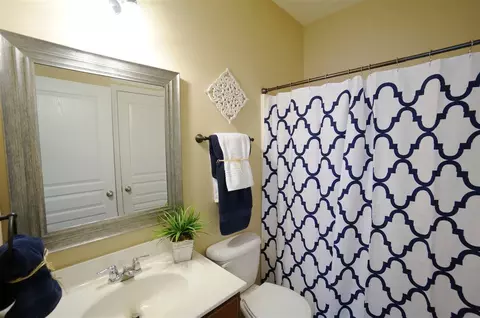 2404 Pear Tree Ln, Durham, NC 27703 photo 13