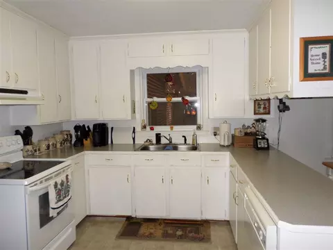 55 S 3rd St, Roxboro, NC 27573 photo 2