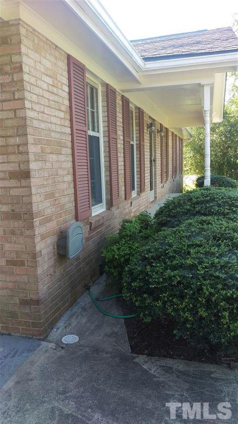 102 Castle Dr, Smithfield, NC 27577 photo 2