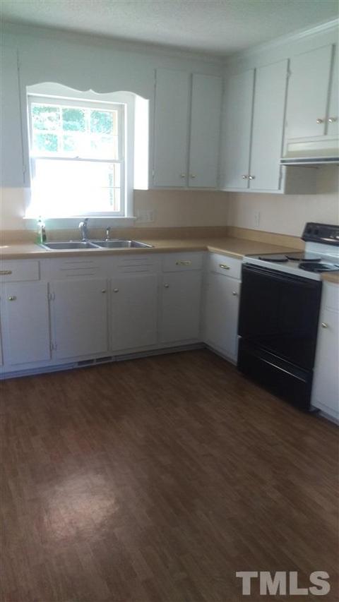 102 Castle Dr, Smithfield, NC 27577 photo 6