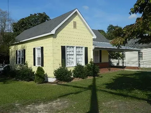 102 E J St, Erwin, NC 28339 photo 2