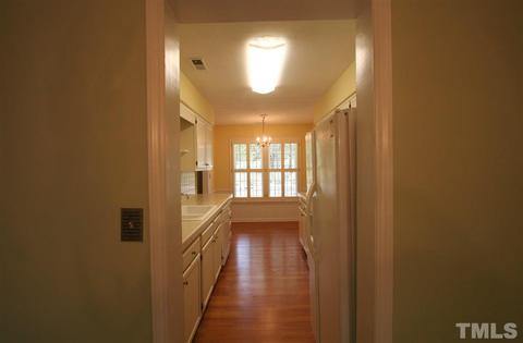 128 Lake Hollow Cir, Cary, NC 27513 photo 4