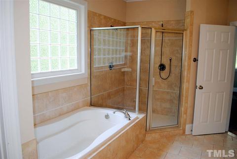 1 Fairwoods Dr, Durham, NC 27712 photo 10