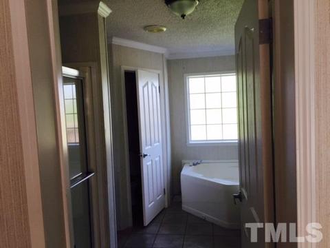 606 Peyton Ave, Durham, NC 27703 photo 7