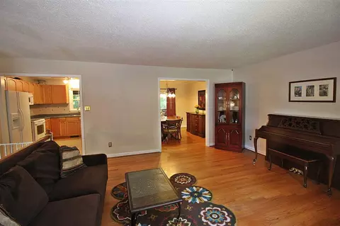 918 Tanglewood Dr, Cary, NC 27511 photo 3