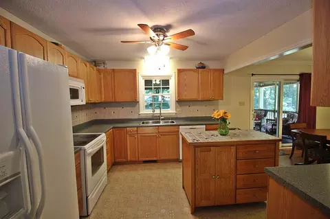 918 Tanglewood Dr, Cary, NC 27511 photo 5