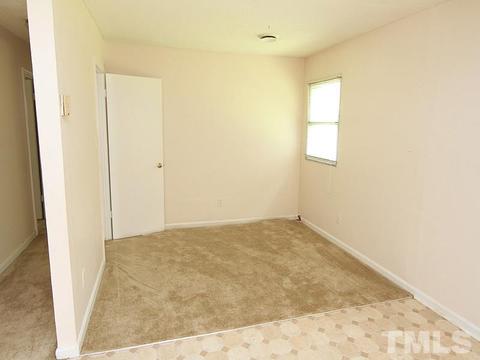 8 Hawaii Ct, Durham, NC 27713 photo 4