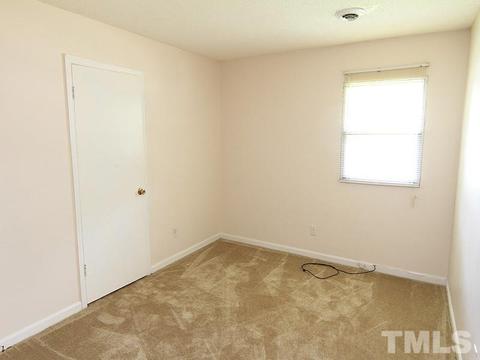 8 Hawaii Ct, Durham, NC 27713 photo 6