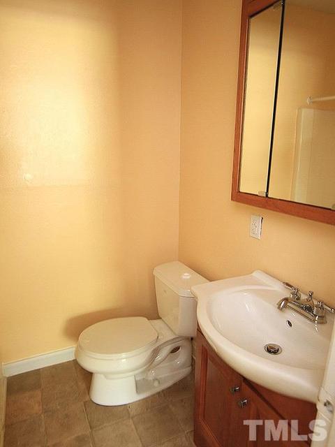 8 Hawaii Ct, Durham, NC 27713 photo 7