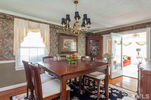 1105 S Walnut Dr, Smithfield, NC 27577 photo 4