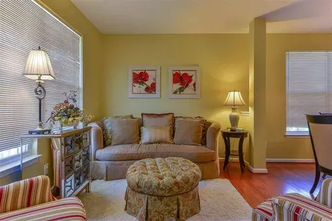 8 Bent Branch Ct, Durham, NC 27704 photo 2