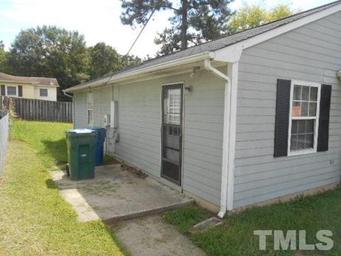 816 Hemlock Ave, Durham, NC 27707 photo 2