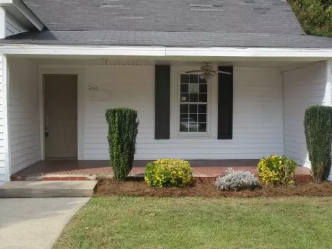 302 E I St, Erwin, NC 28339 photo 2