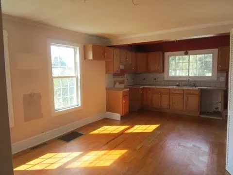 302 E I St, Erwin, NC 28339 photo 9