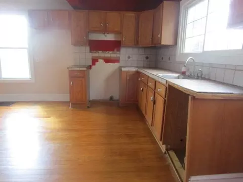 302 E I St, Erwin, NC 28339 photo 7