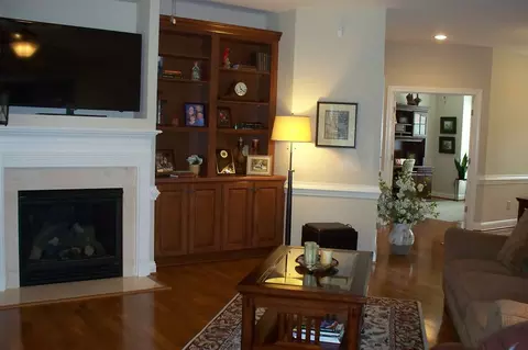 121 Crescent Dr, Dunn, NC 28334 photo 2