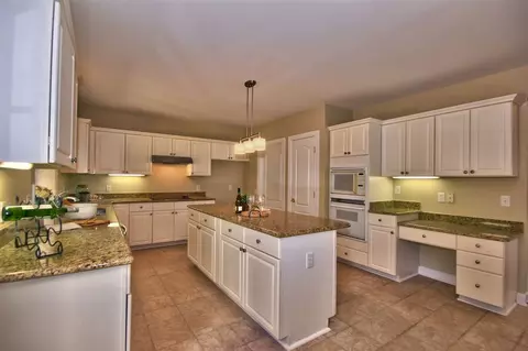 232 Strathburgh Ln, Cary, NC 27518 photo 9