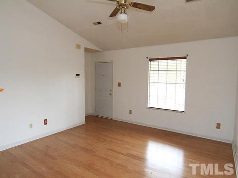 5 Howlett Pl, Durham, NC 27703 photo 3