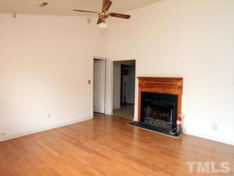 5 Howlett Pl, Durham, NC 27703 photo 2