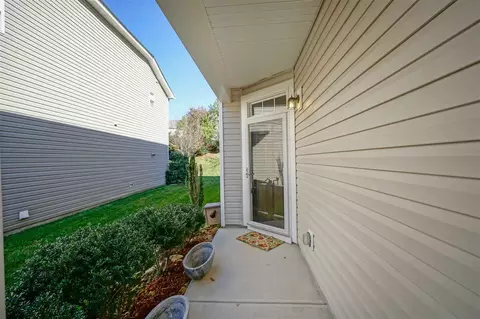 709 Delta Downs Dr, Cary, NC 27519 photo 2
