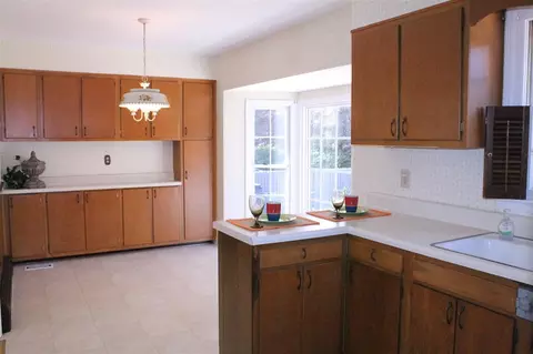 1010 S Crescent Dr, Smithfield, NC 27577 photo 8