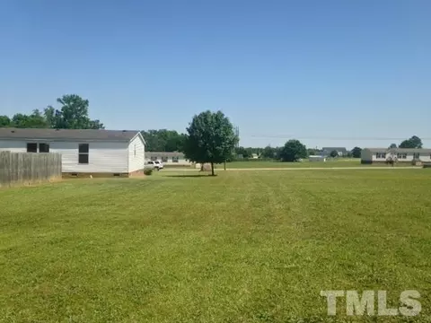 131 Edna John Ct, Dunn, NC 28334 photo 2