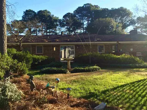 407 Dixie Dr, Selma, NC 27576 photo 4