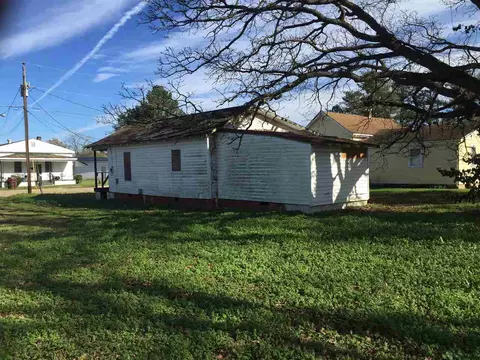 824 E Divine St, Dunn, NC 28334 photo 2