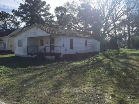824 E Divine St, Dunn, NC 28334 photo 4
