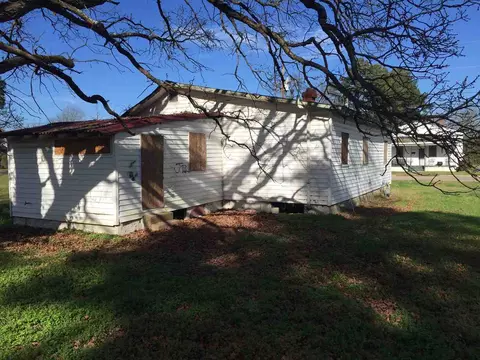 824 E Divine St, Dunn, NC 28334 photo 3